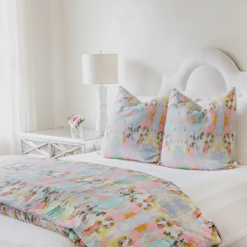 Laura Parks Brooks Avenue King Duvet & Sham Set (Like New)